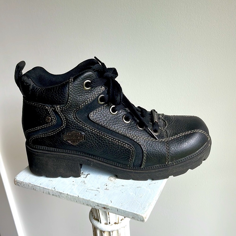 Harley-Davidson Motorcycle boots. Black low rise lace up boots size 9. Chunky - Picture 8 of 15